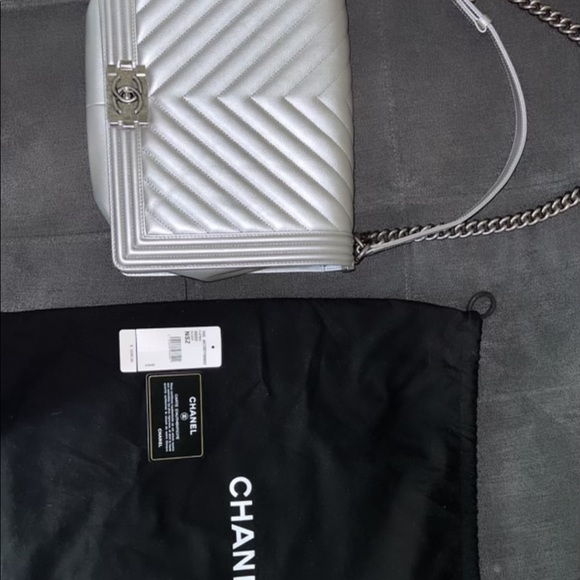 Selling this beautiful Chanel purse !! 🔥💯auth - Picture 4 of 4